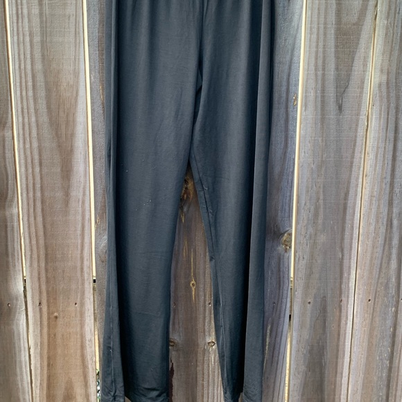 WOMEN’S PETITE BLACK DANSKIN PANTS. - Picture 6 of 10